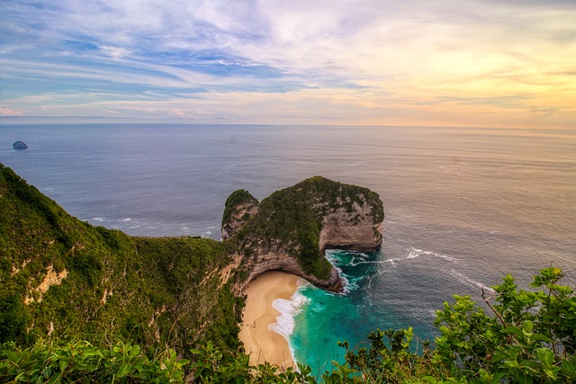Nusa Ceningan Cliff Small Group Travel